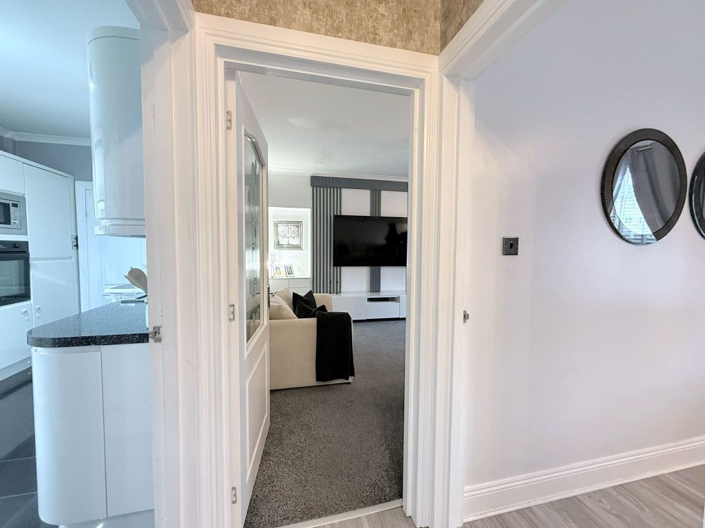 Property photo 2 of 32