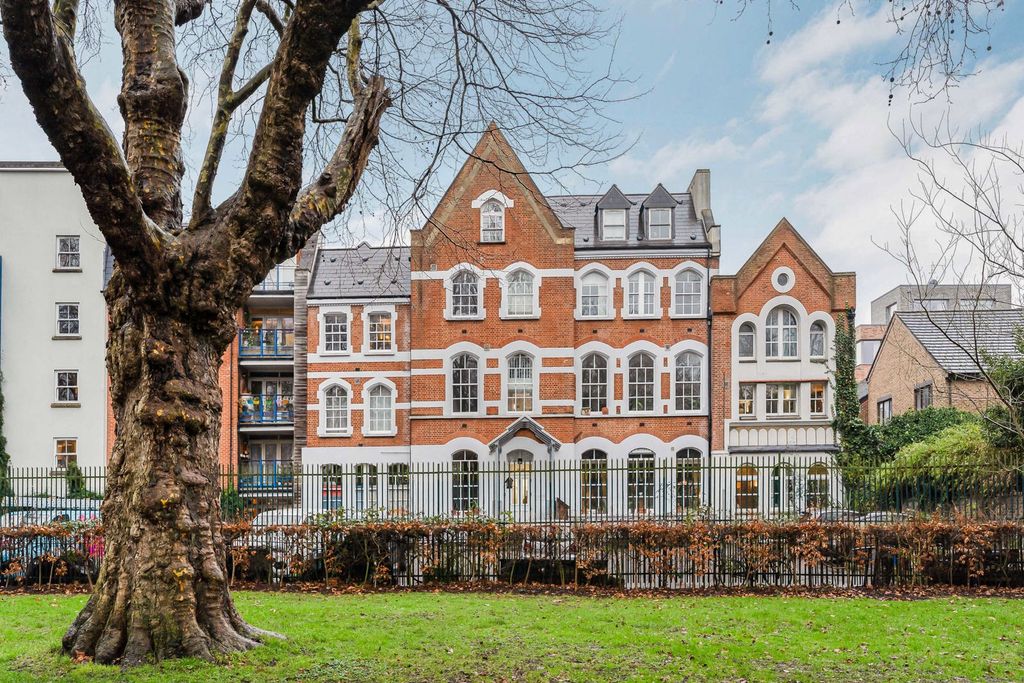 Property photo 1 of 34 Exterior