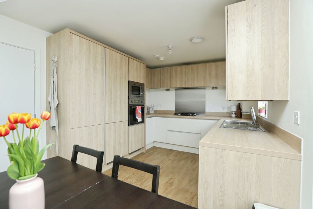 Property photo 3 of 17 Pbox-Img.Jpg