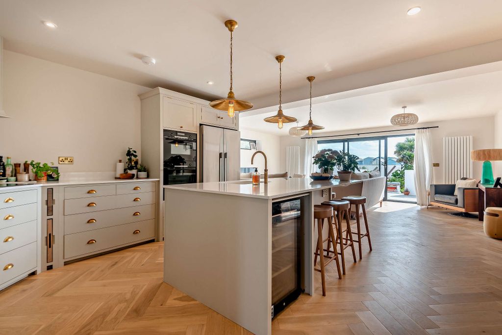 Property photo 3 of 25 Kitchen/Dining