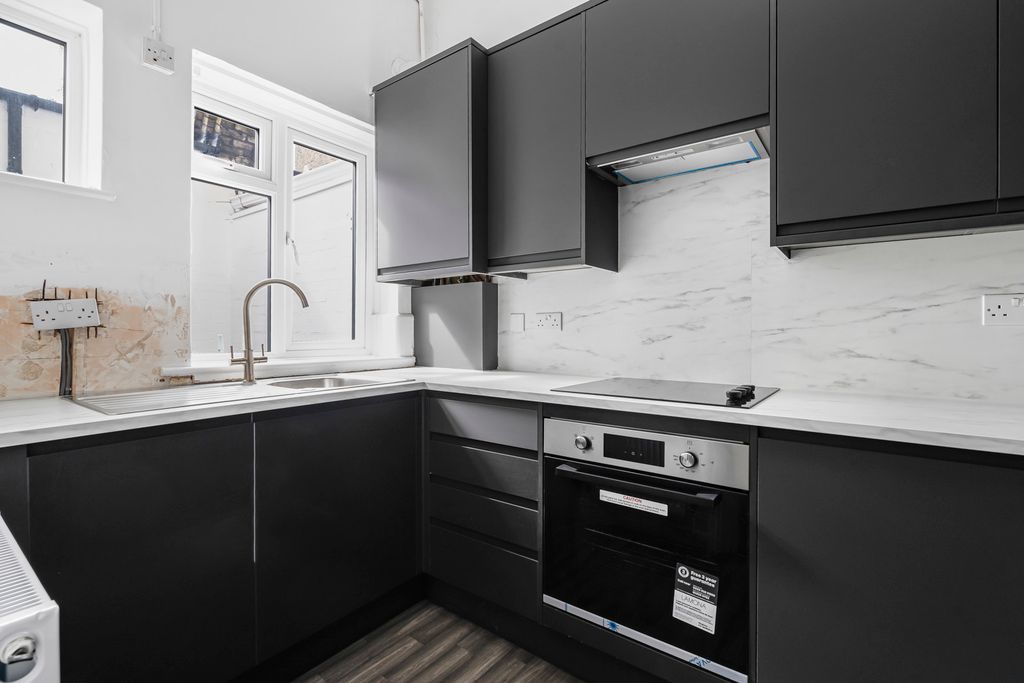 Property photo 2 of 19 Kitchen