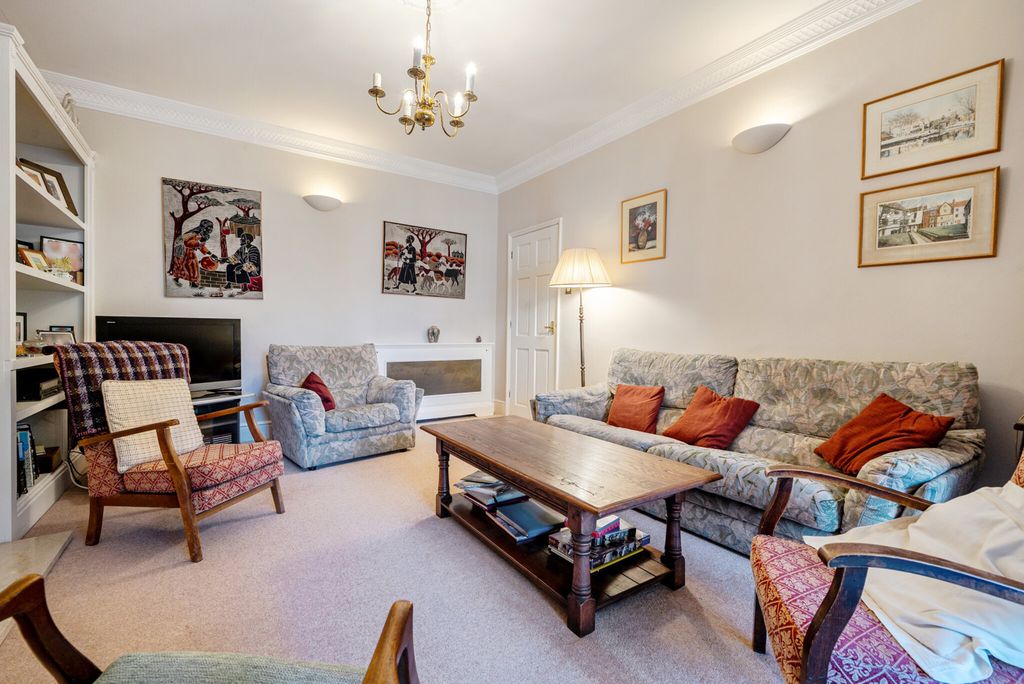 Property photo 3 of 26 1407398-18-69833F...