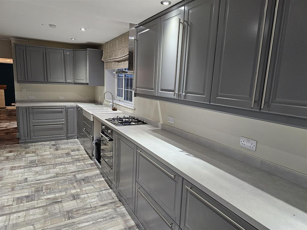 Property photo 3 of 11 Kitchen.Jpg