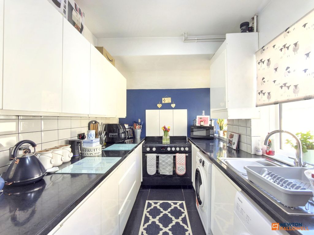 Property photo 2 of 25