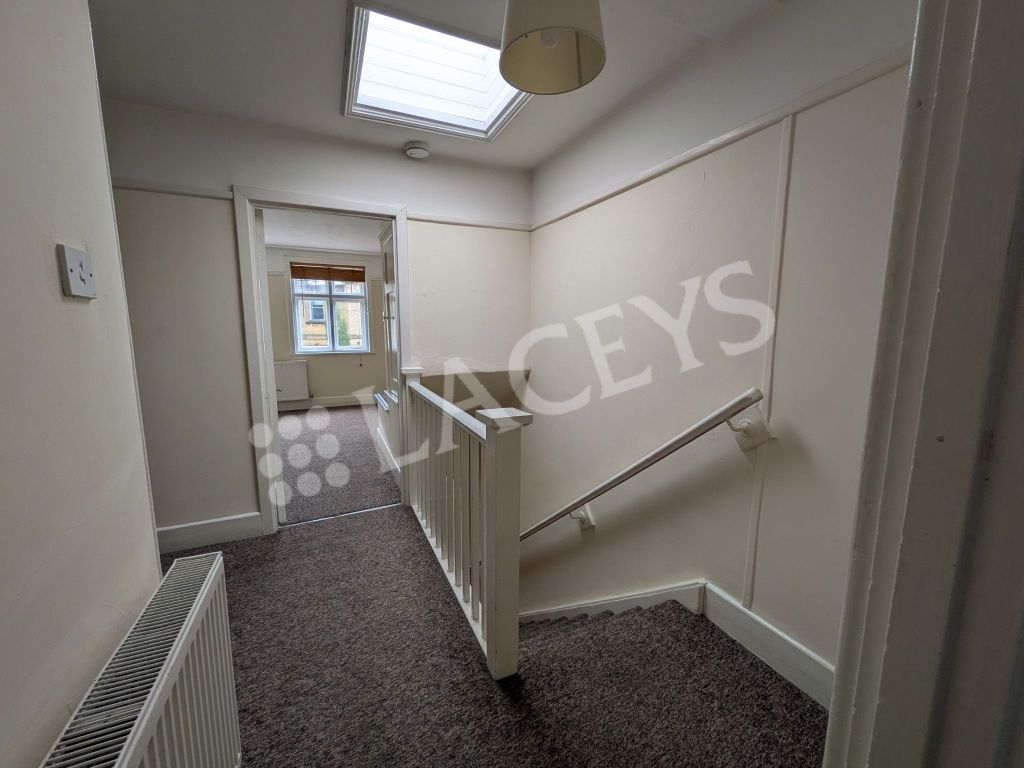 Property photo 3 of 11 Landing