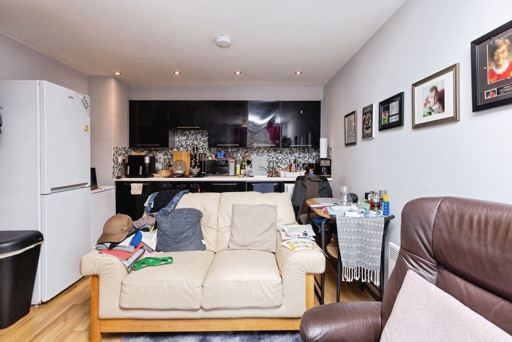 Property photo 2 of 17 Photo