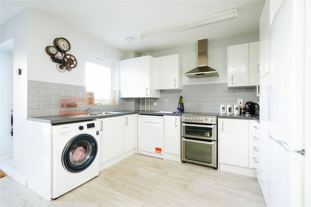 Property photo 3 of 12 Picture No. 28
