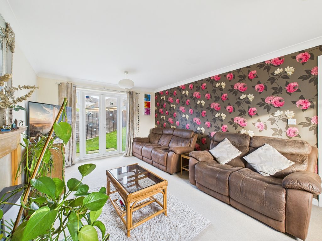 Property photo 3 of 20 Living Room