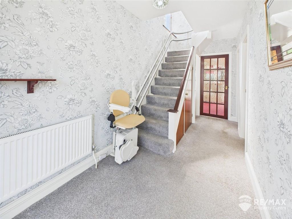 Property photo 2 of 20 Entrance Hall.Jpg