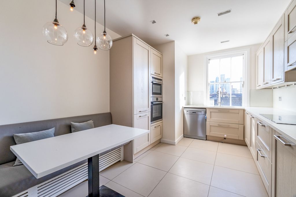 Property photo 3 of 18 Warwick-Square-7_1