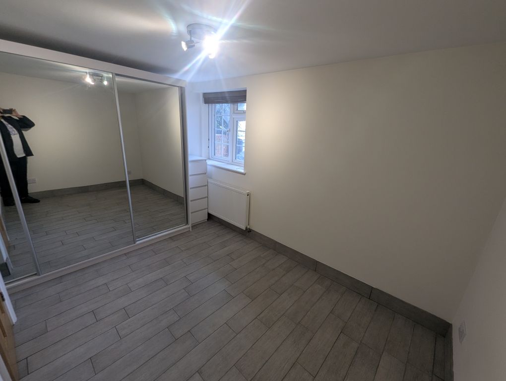 Property photo 2 of 6 Bedroom