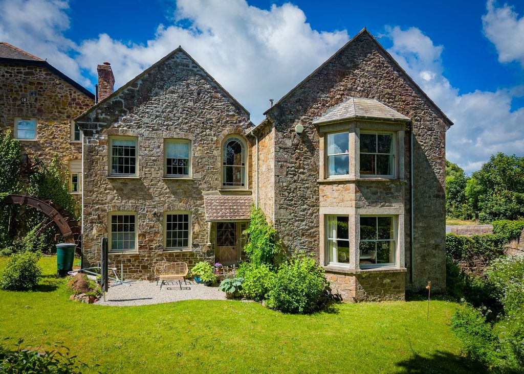 Property photo 1 of 33