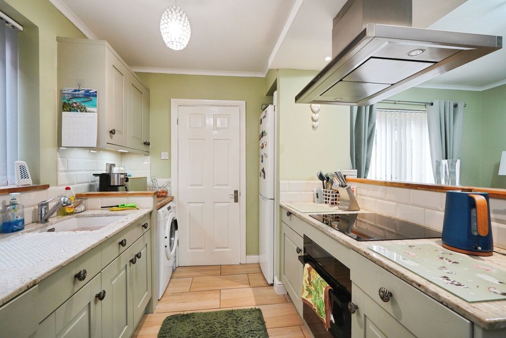 Property photo 3 of 20 Kitchen