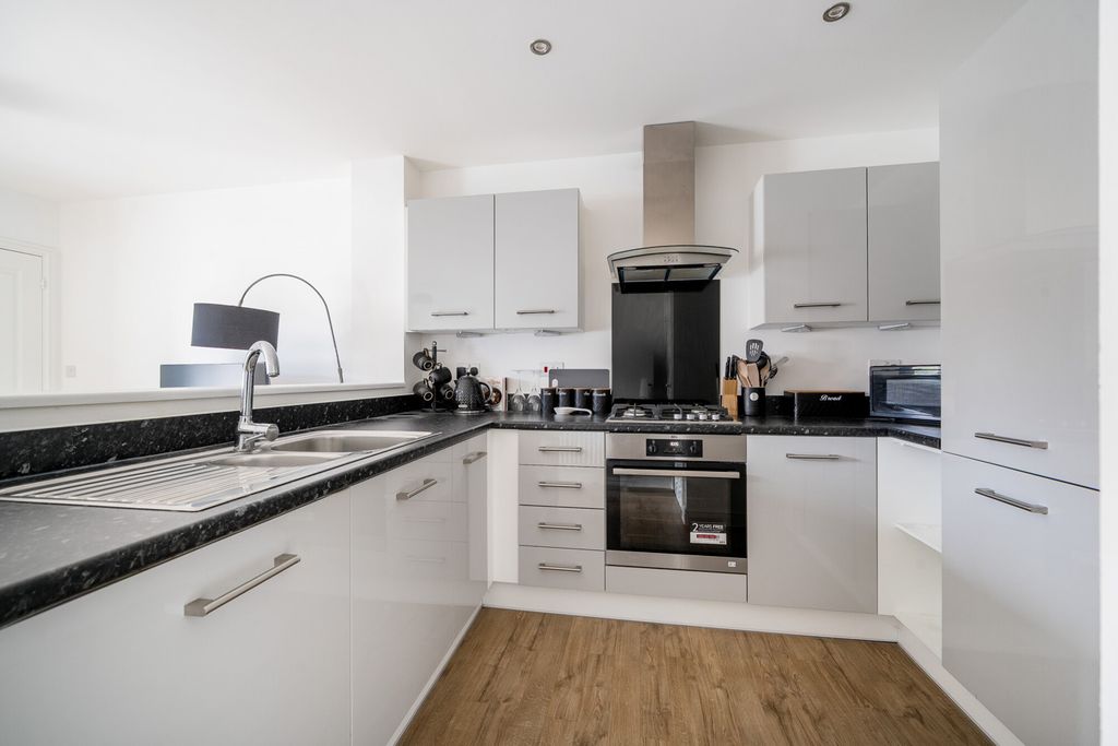 Property photo 1 of 17 Kitchen
