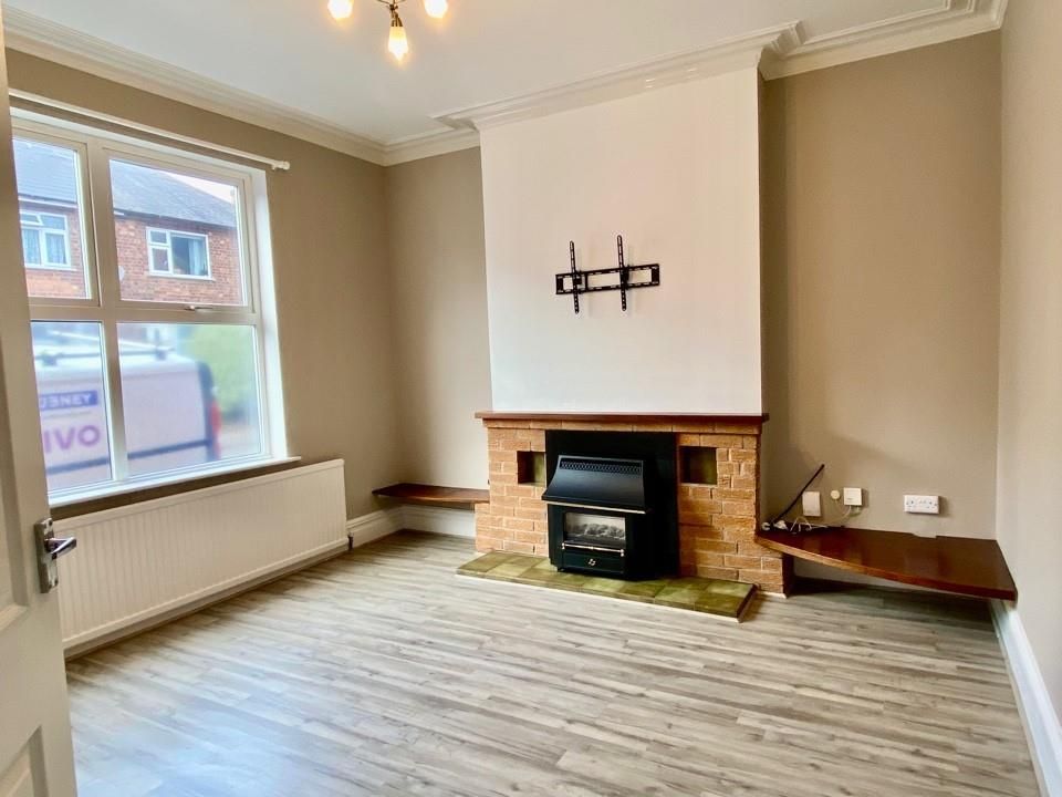 Property photo 2 of 9 32 Walton Street Lounge.Jpg