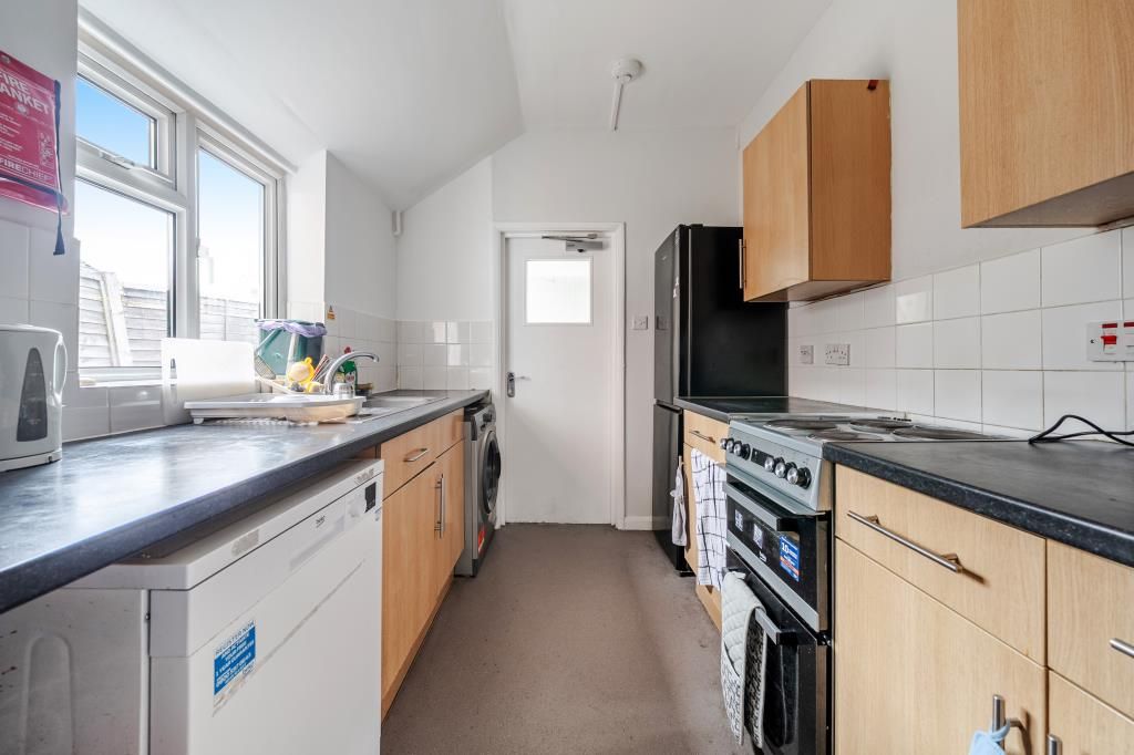 Property photo 3 of 11 Kitchen