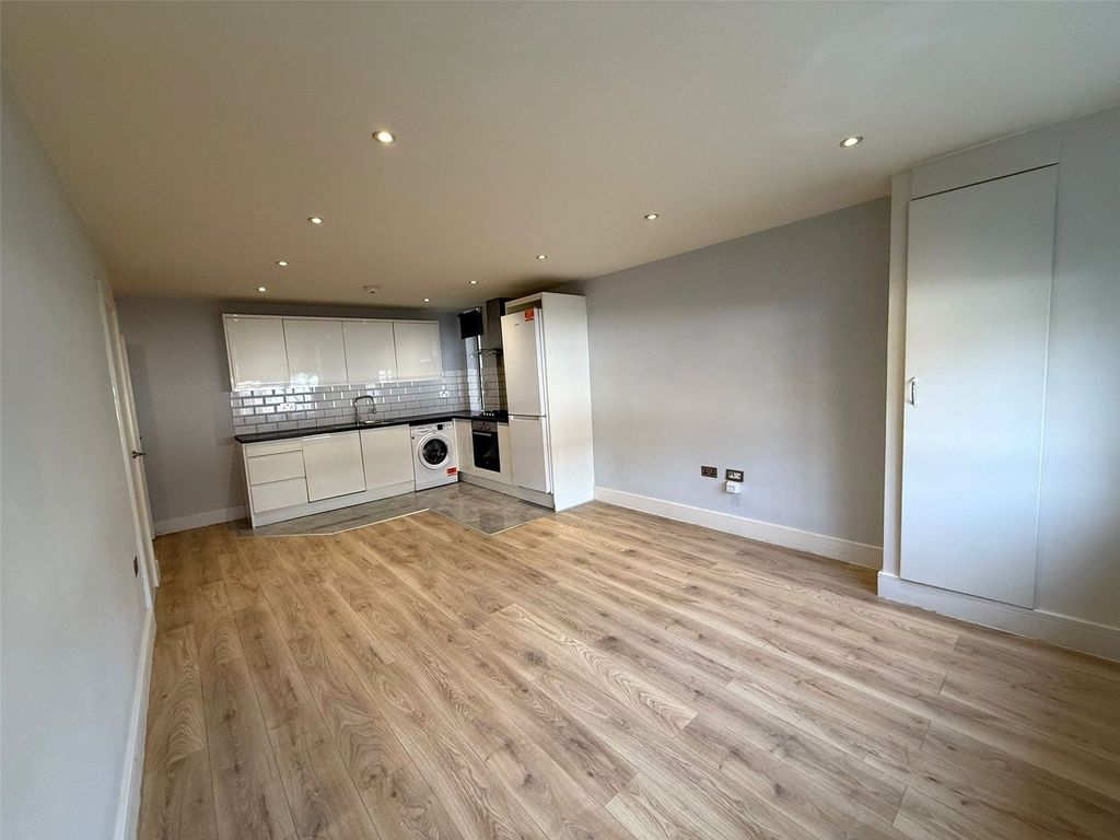 Property photo 3 of 7 Picture No. 31