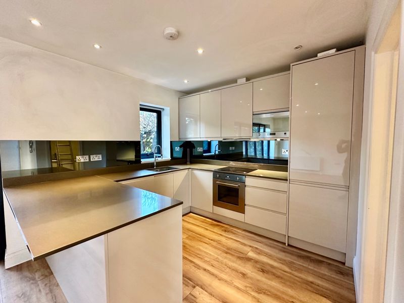 Property photo 3 of 11 Photo 7