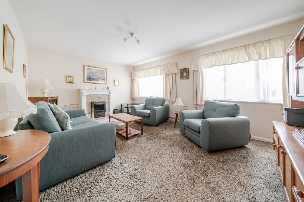 Property photo 2 of 17 Living Room