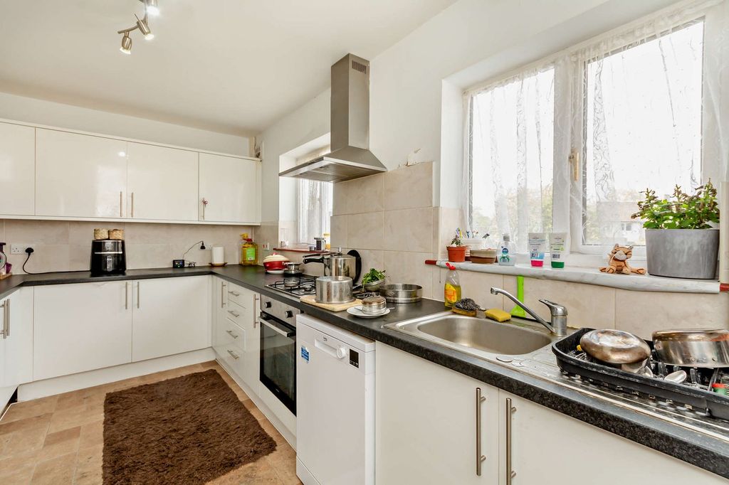 Property photo 3 of 24