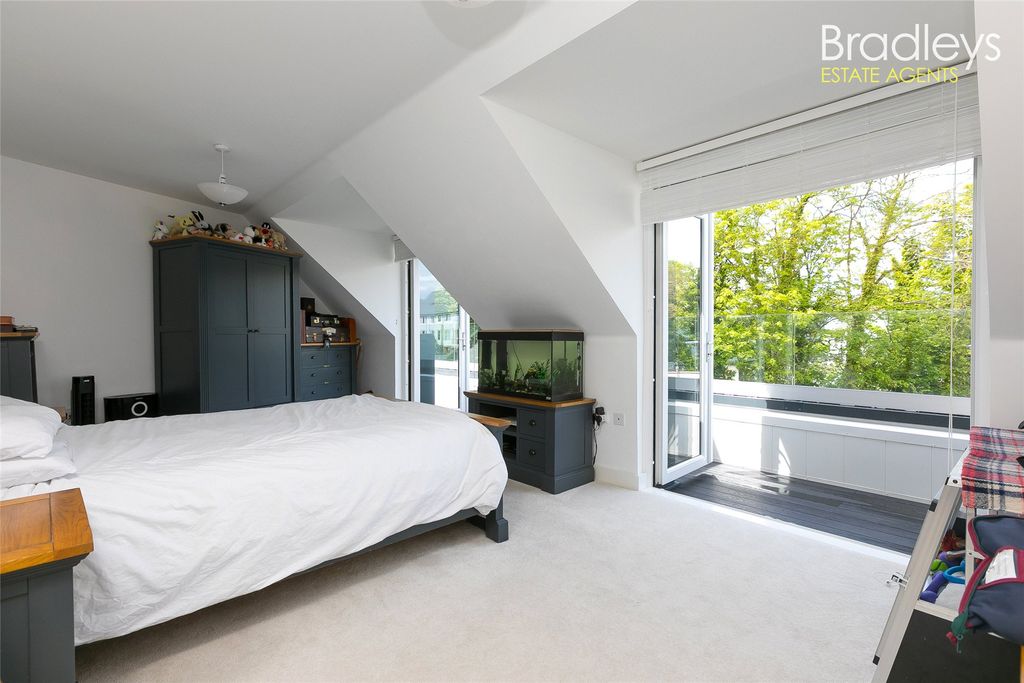 Additional image 14 of 2 bed flat for saleCentenary Way, Penzance, Cornwall TR18