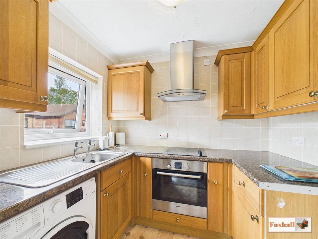 Property photo 3 of 9 Kitchen