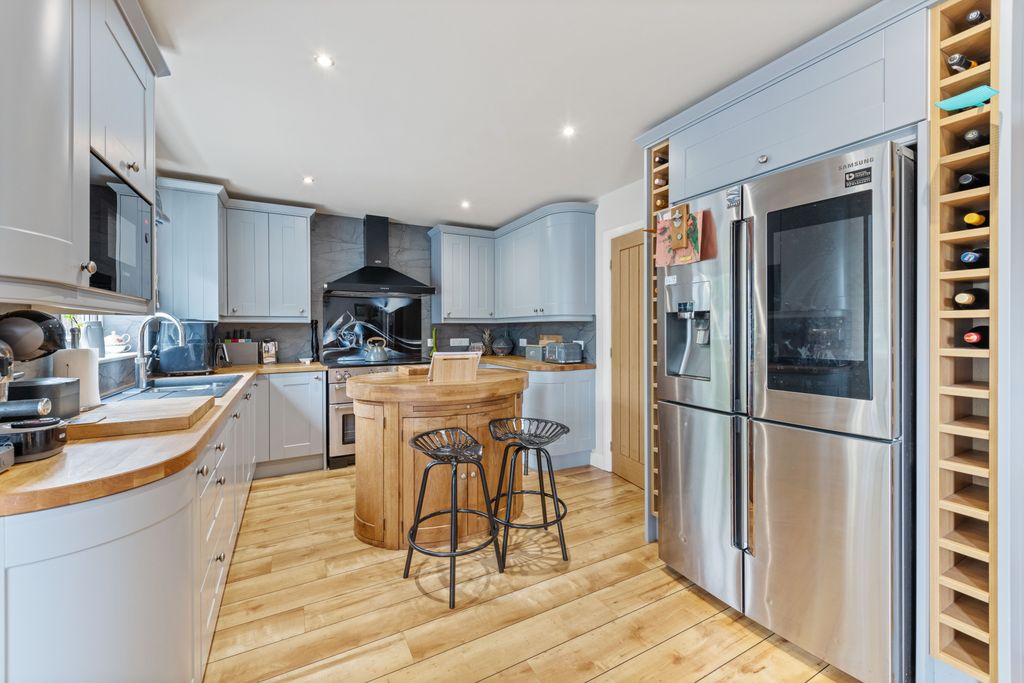 Property photo 2 of 38
