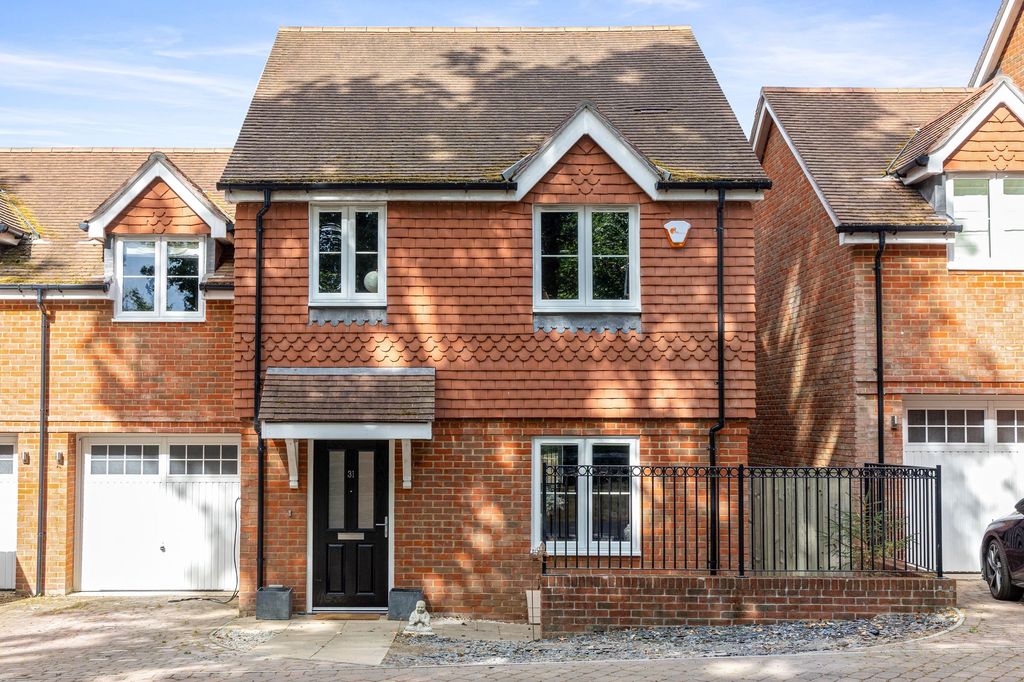 Property photo 1 of 32