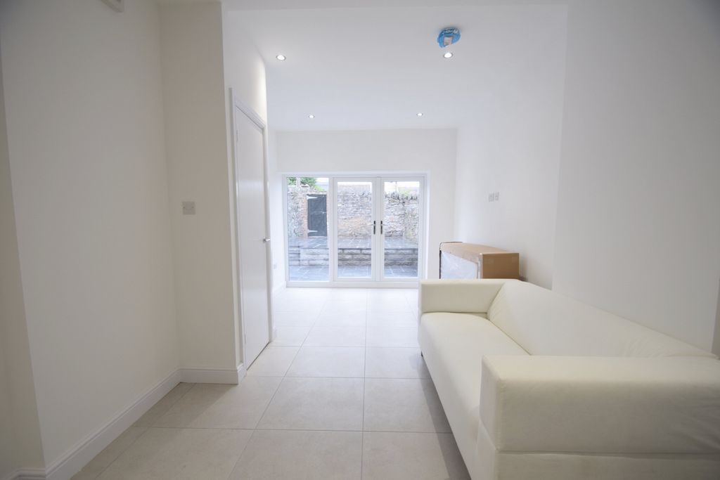 Property photo 2 of 11 Photo 2