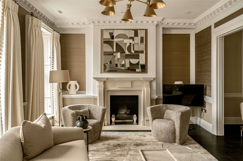 Property photo 3 of 21 Double Reception