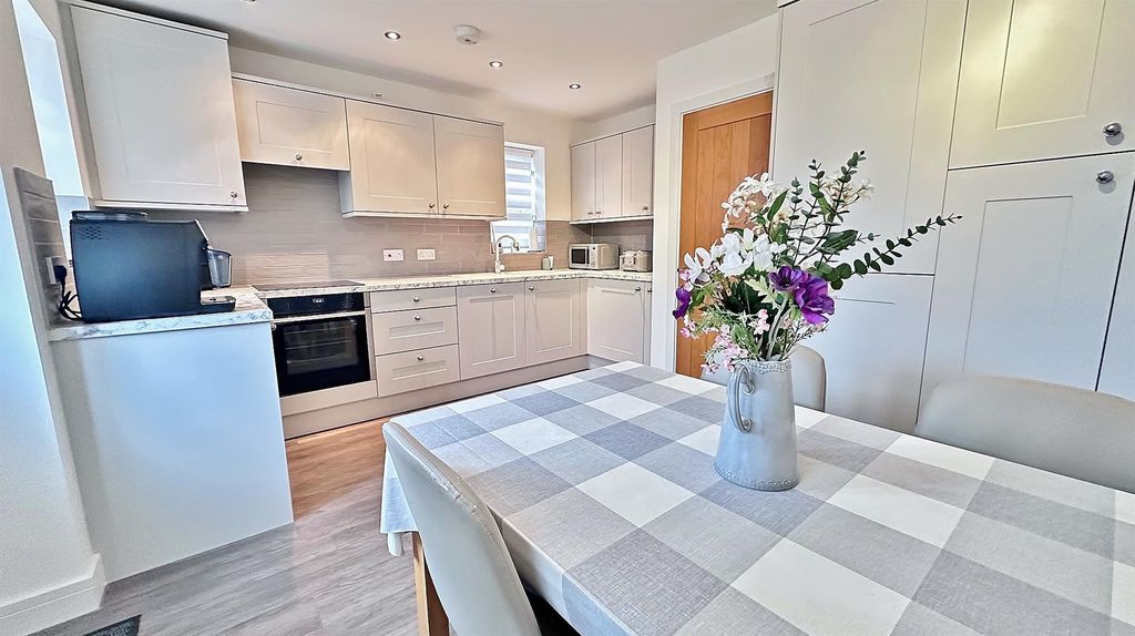 Property photo 2 of 14 Kitchen