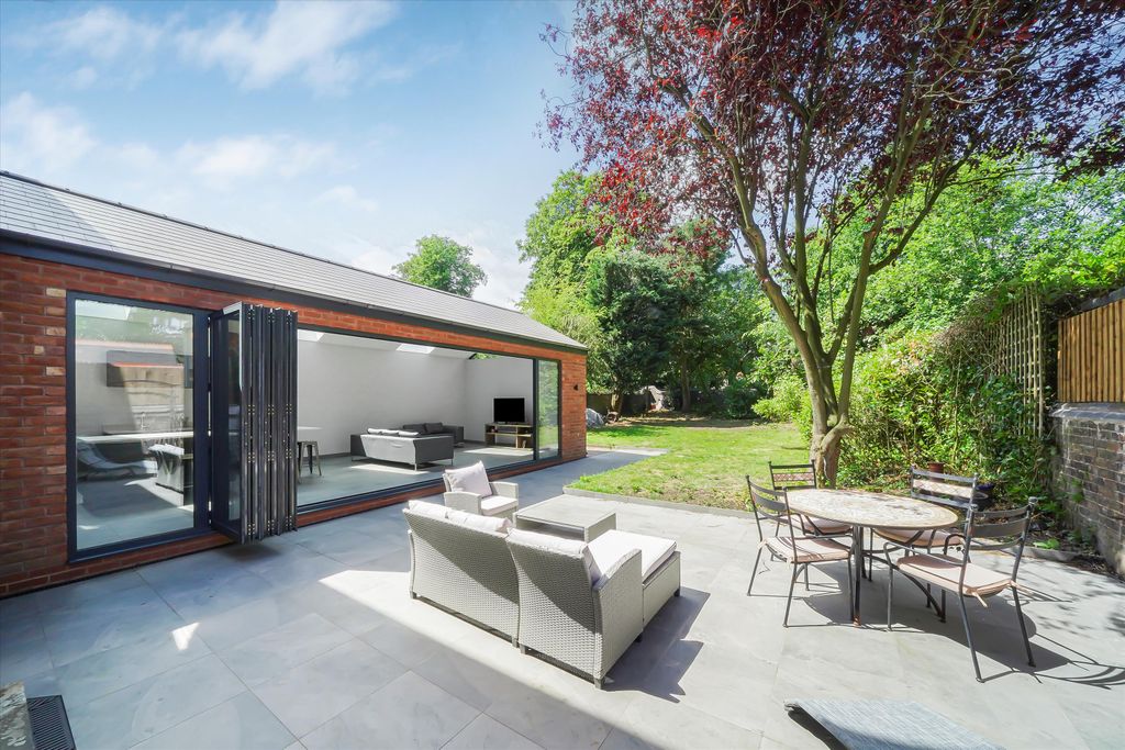 Property photo 3 of 16 Image