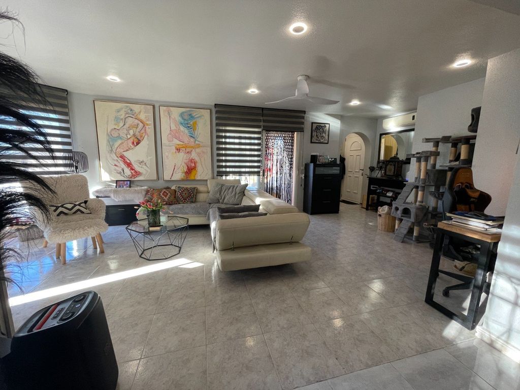 Property photo 3 of 49