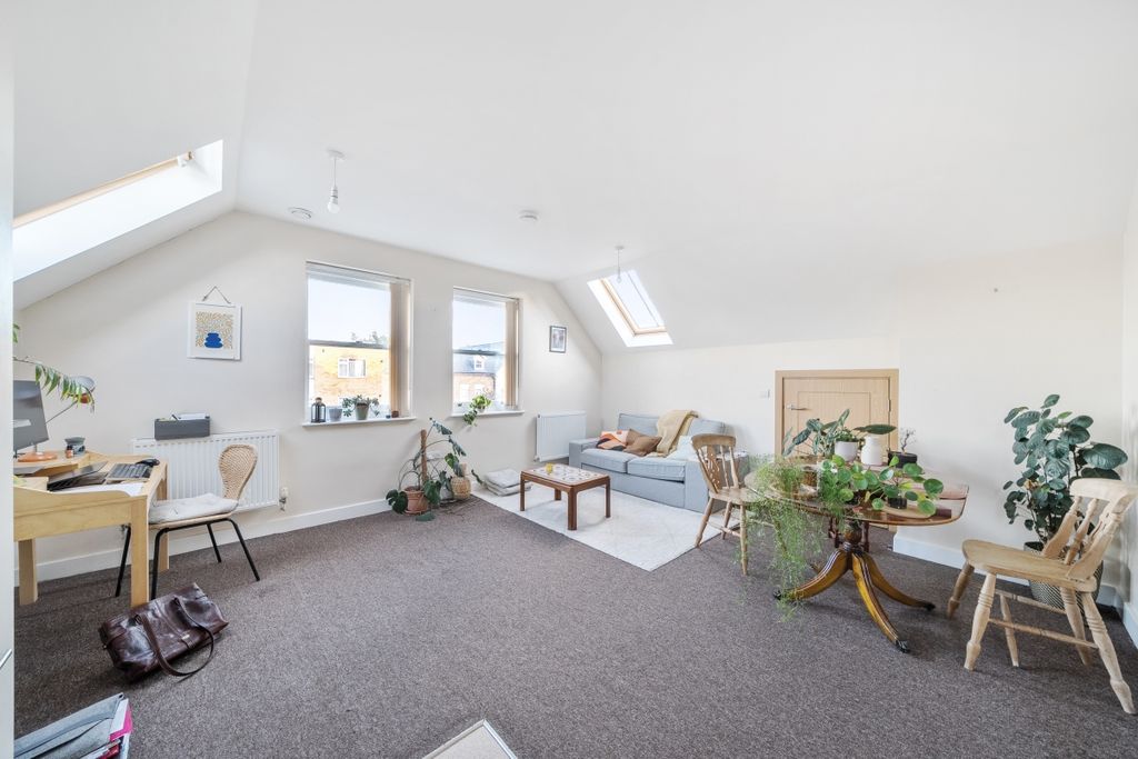 Property photo 2 of 10 1383432-2-692720A...