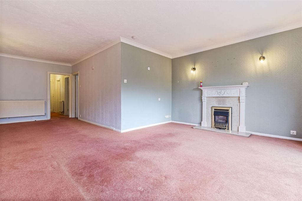 Property photo 3 of 18 22 Harwood Ave-005.Jpg