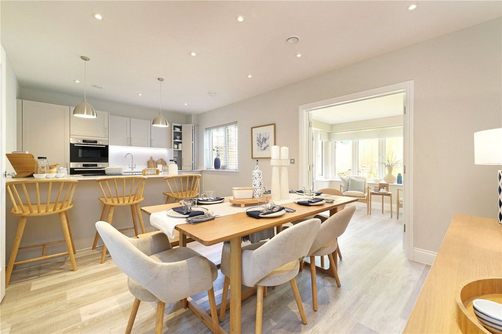 Property photo 3 of 9 Show Home