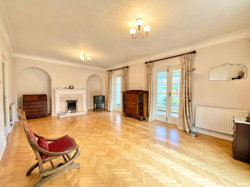 Property photo 2 of 21