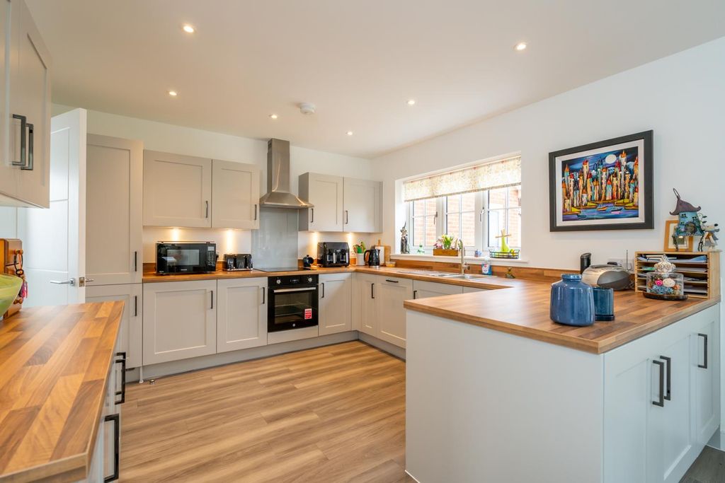 Property photo 2 of 17 Kitchen.Jpg