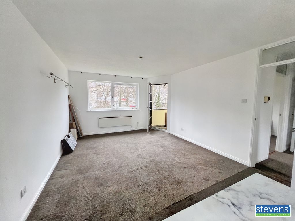 Property photo 2 of 8 Image00006