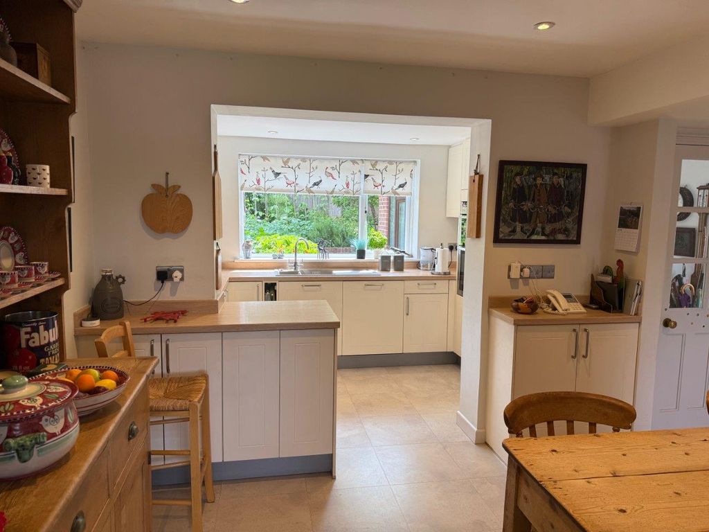 Property photo 3 of 34