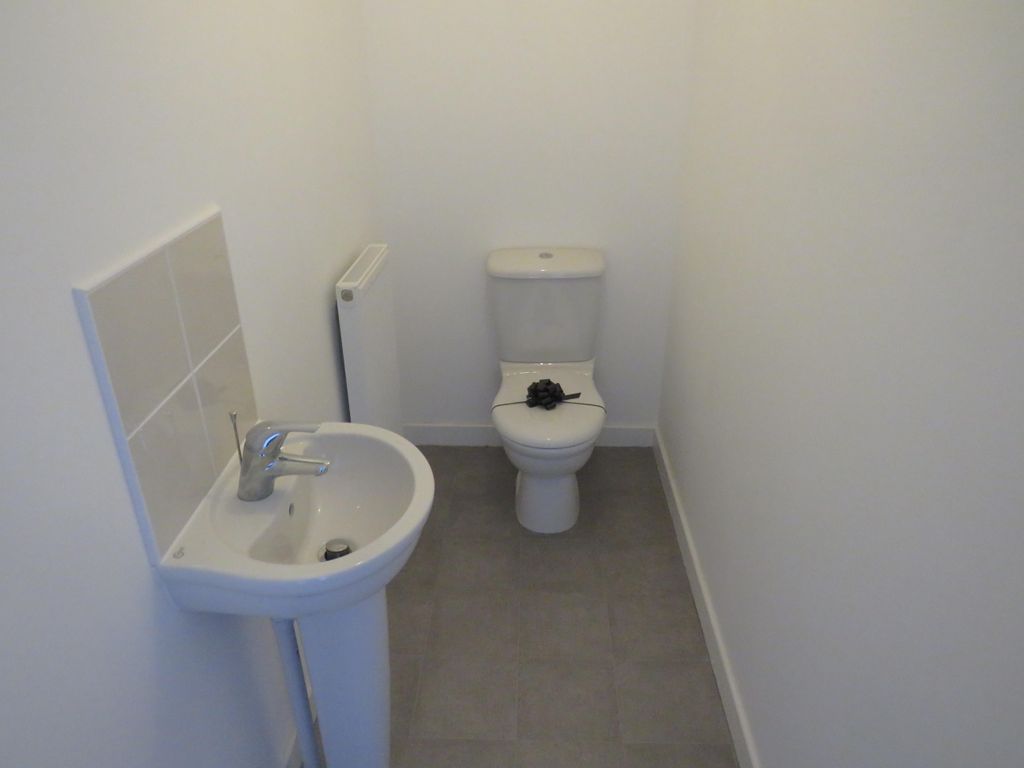 Property photo 2 of 7 Cloakroom/wc
