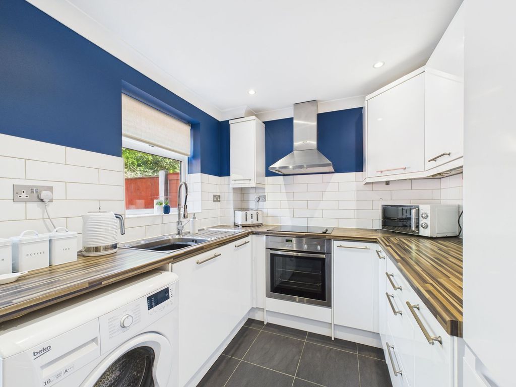Property photo 3 of 16 Breakfast Kitchen