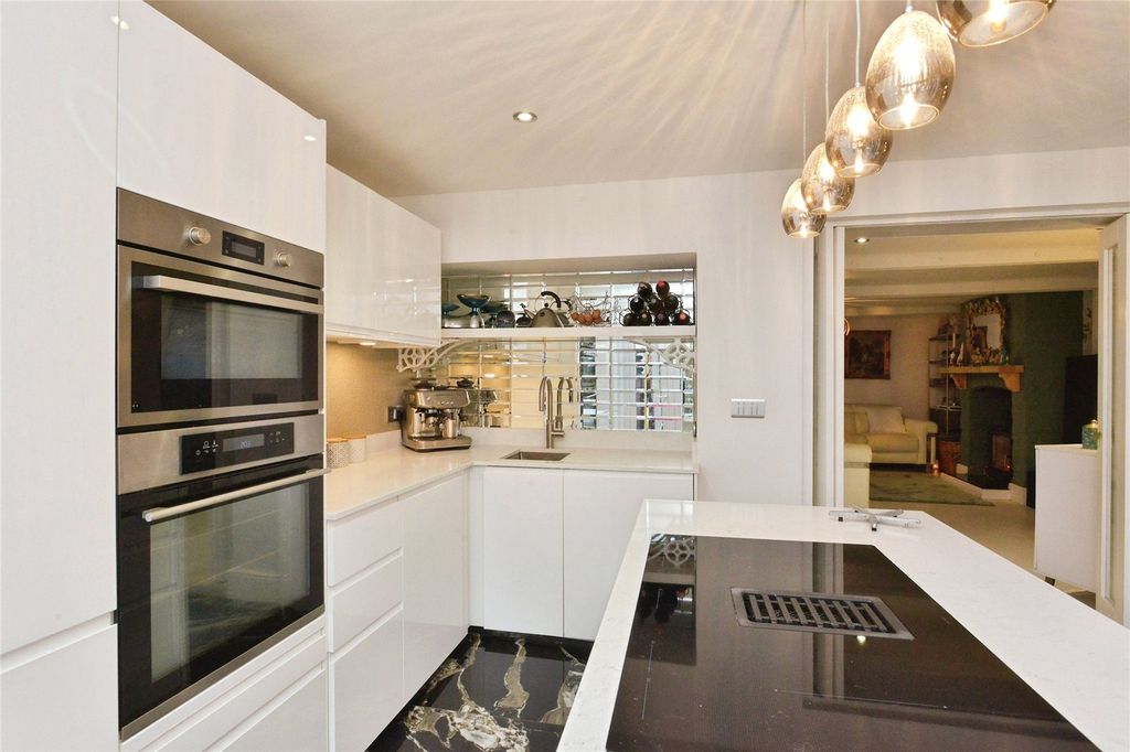 Property photo 3 of 18 Picture No. 12