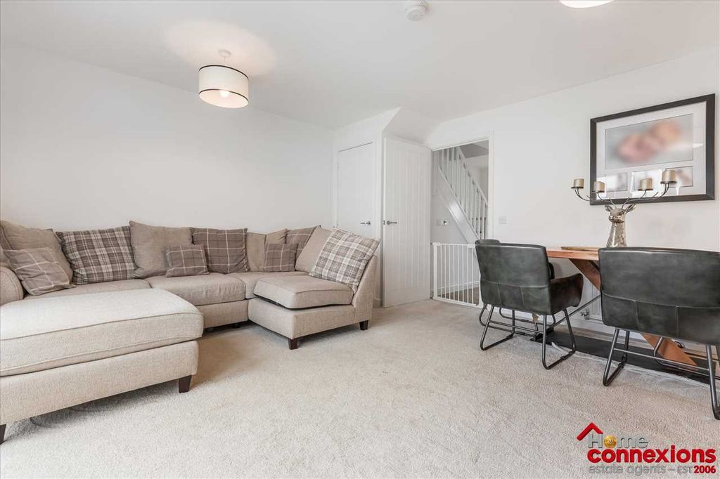 Property photo 3 of 23 Lounge Dining (2)