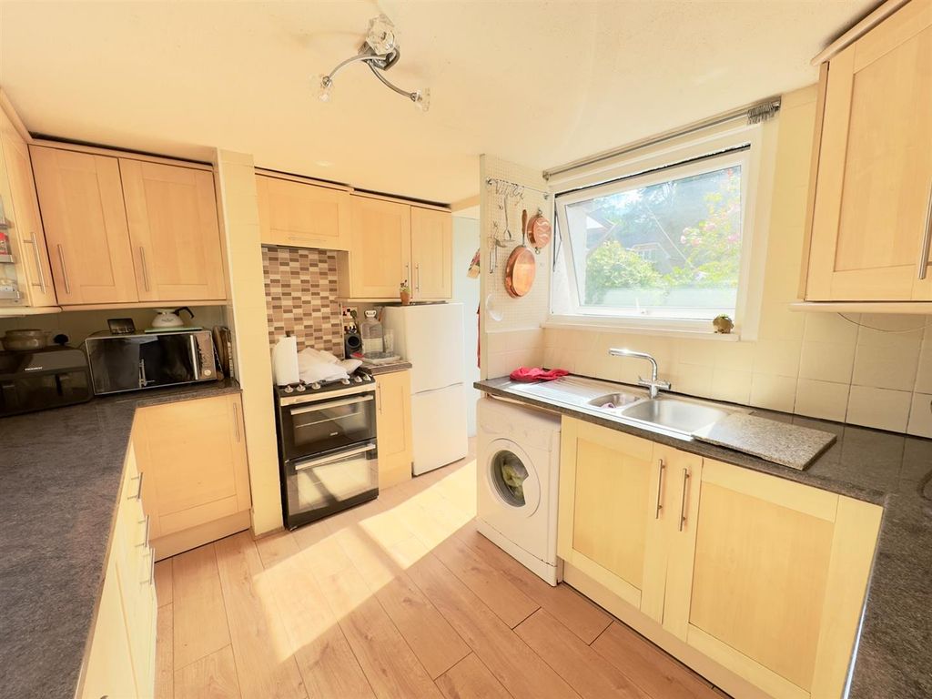 Property photo 3 of 27 Kitchen