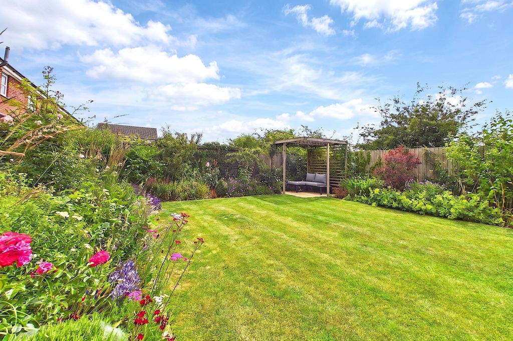 Property photo 2 of 24 6 Tweengates - Garden3