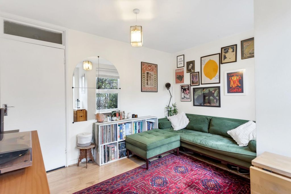 Property photo 3 of 10 Reception