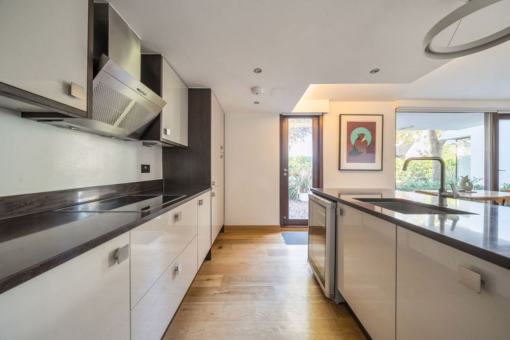 Property photo 1 of 24