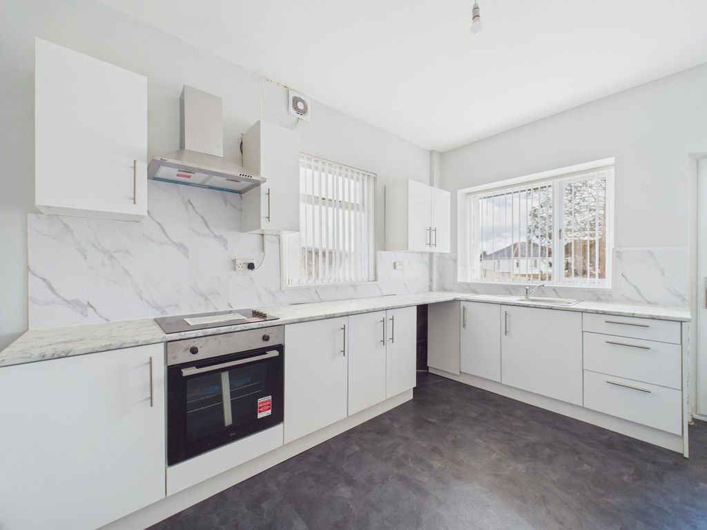 Property photo 2 of 32