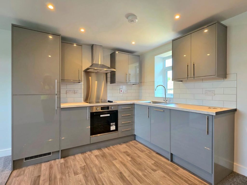 Property photo 3 of 11 Kitchen